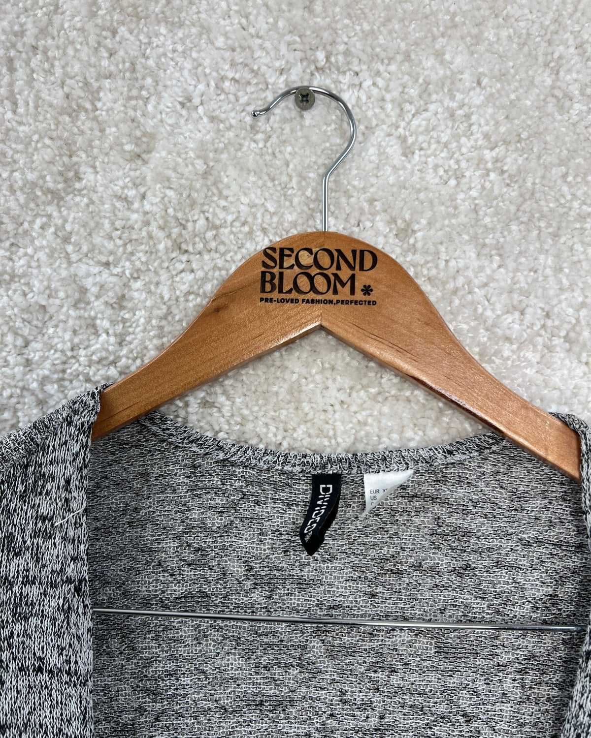 Fine Knit Cardigan in Viscose Blend- Size: XS — measurements