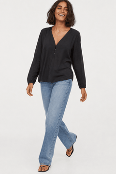 ♦︎ Black V-Neck Blouse - Size: XL