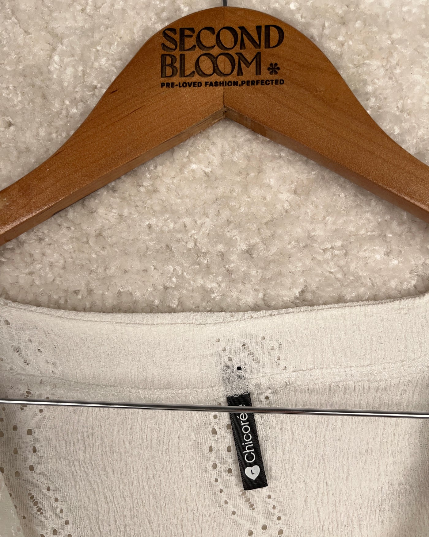 Eyelet V-Neck Top in Sharp White - Size: L — measurements