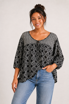Black & White Viscose Blouse - Size:  XL(Fits:XXL/ XXXL)