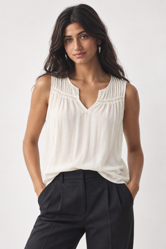 ♦︎ White Pintuck Blouse - Size: M/L