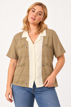 ♦︎ Embroidered Two-Tone  Shirt - Size: XXL