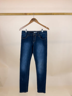Dark Wash Blue Jeans - Size: 28