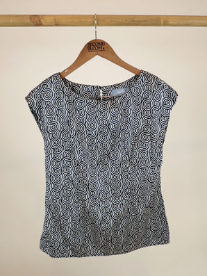 Sleek Patterned Top with Swirl Motif - Size: S