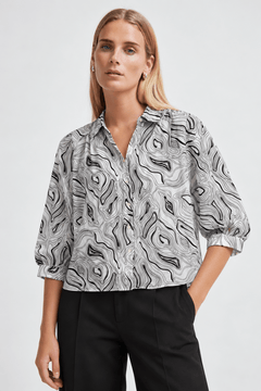 Wavy Black and White Patterned Blouse - Size: M/L