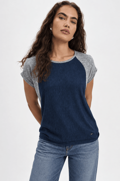Diesel T-shirt in Navy and Grey Raglan Sleeves-size: M