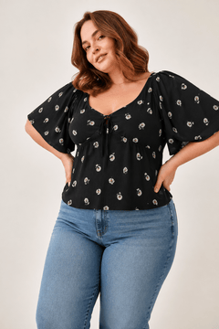 100% Viscose Top in Daisy Print- Size: XXL